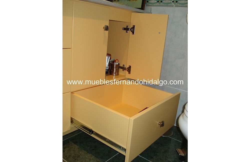 Una foto de un lavabo con el sitio web www.mueblesfamandahintago.com escrito en la parte inferior
