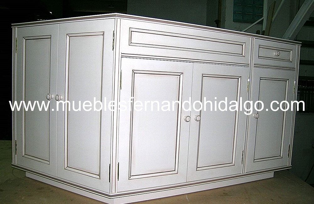 Un mueble blanco con la página web www.mueblesfernandohidalgo.com en la parte inferior