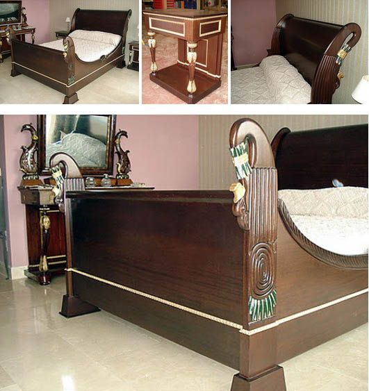 Un dormitorio con una cama tipo trineo y una mesita de noche.