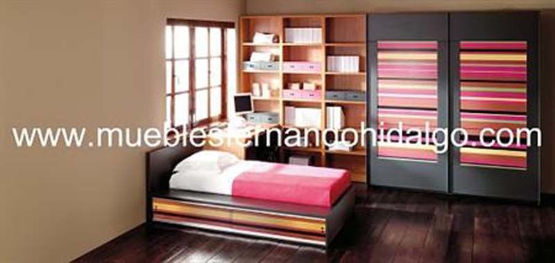 Un dormitorio con la web www.mueblesfernandohidalgo.com