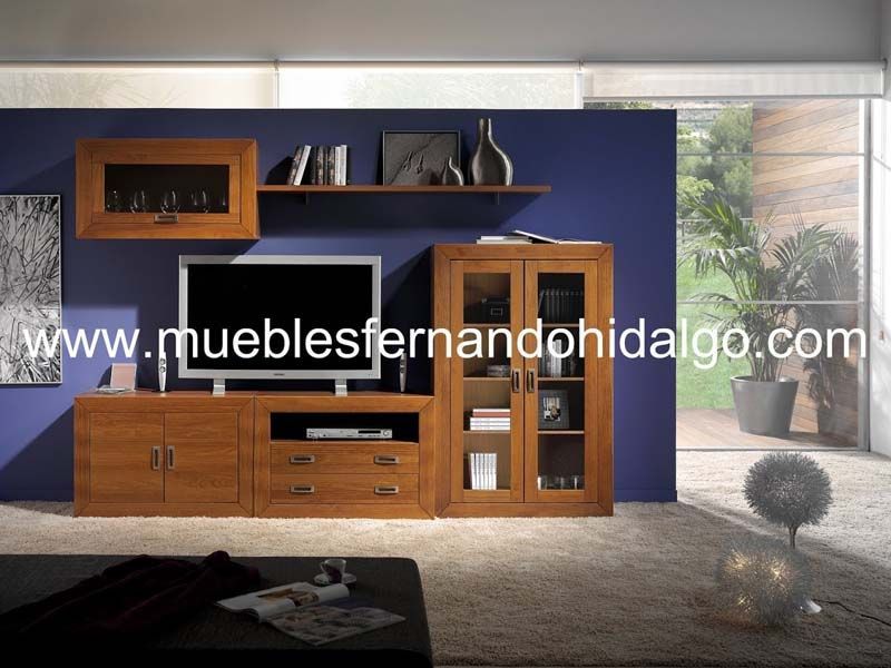 Una sala con una pared azul y una página web llamada www.mueblesfernandohidalgo.com