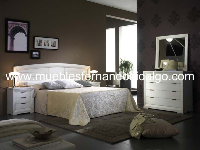 Un dormitorio con la web www.mueblesfernandohidalgo.com