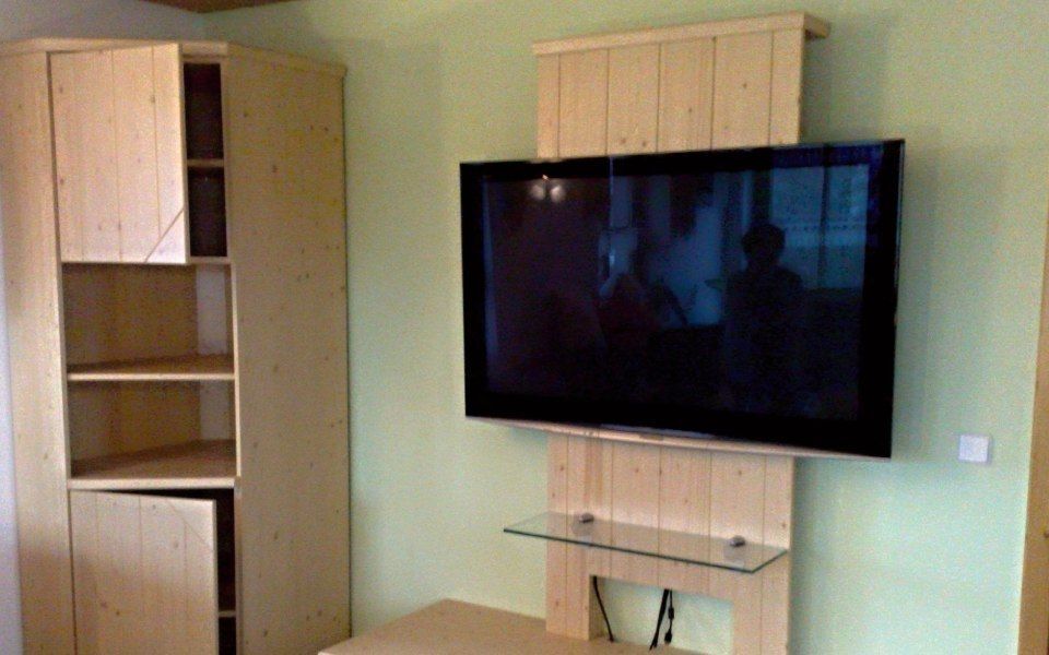 Schreinerei Büttner TV-Schrank