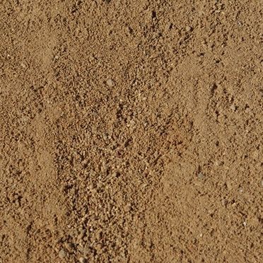 Es un primer plano de un montón de tierra.