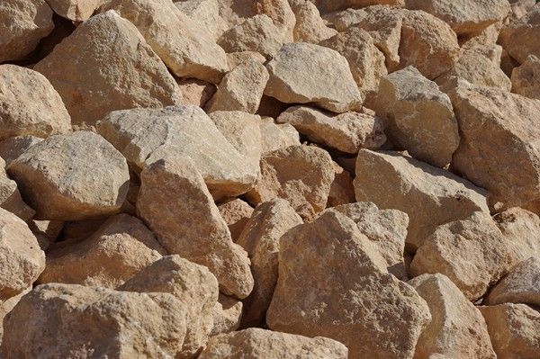 Un montón de rocas colocadas una encima de otra