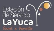 Logotipo de la estación de servicio La Yuca, con texto blanco y amarillo sobre fondo gris y «Gasoil a Domicilio».