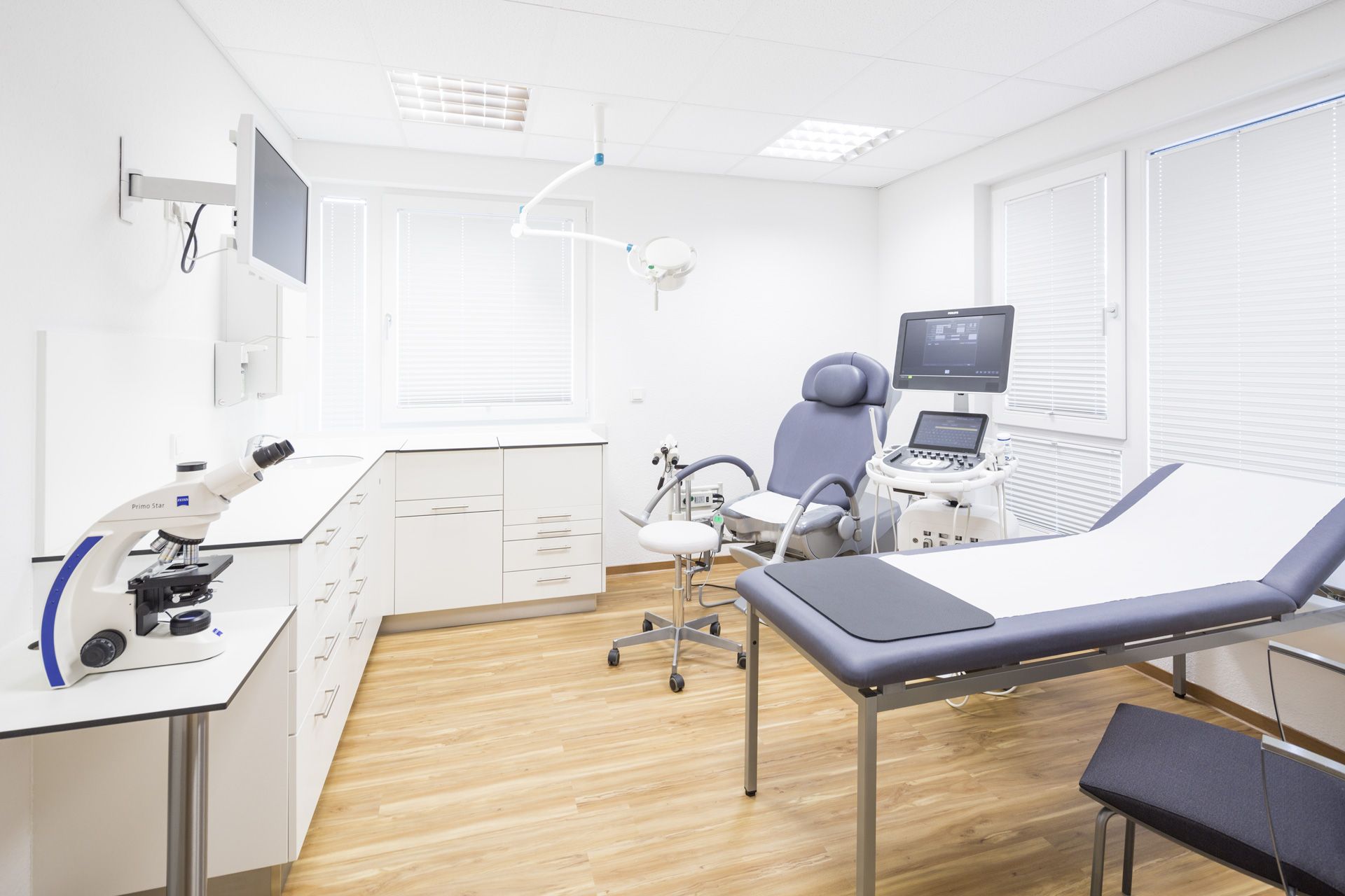 Behandlungszimmer 1 der Frauenarztpraxis Dr. med. Henric Peper in Winsen (Aller)