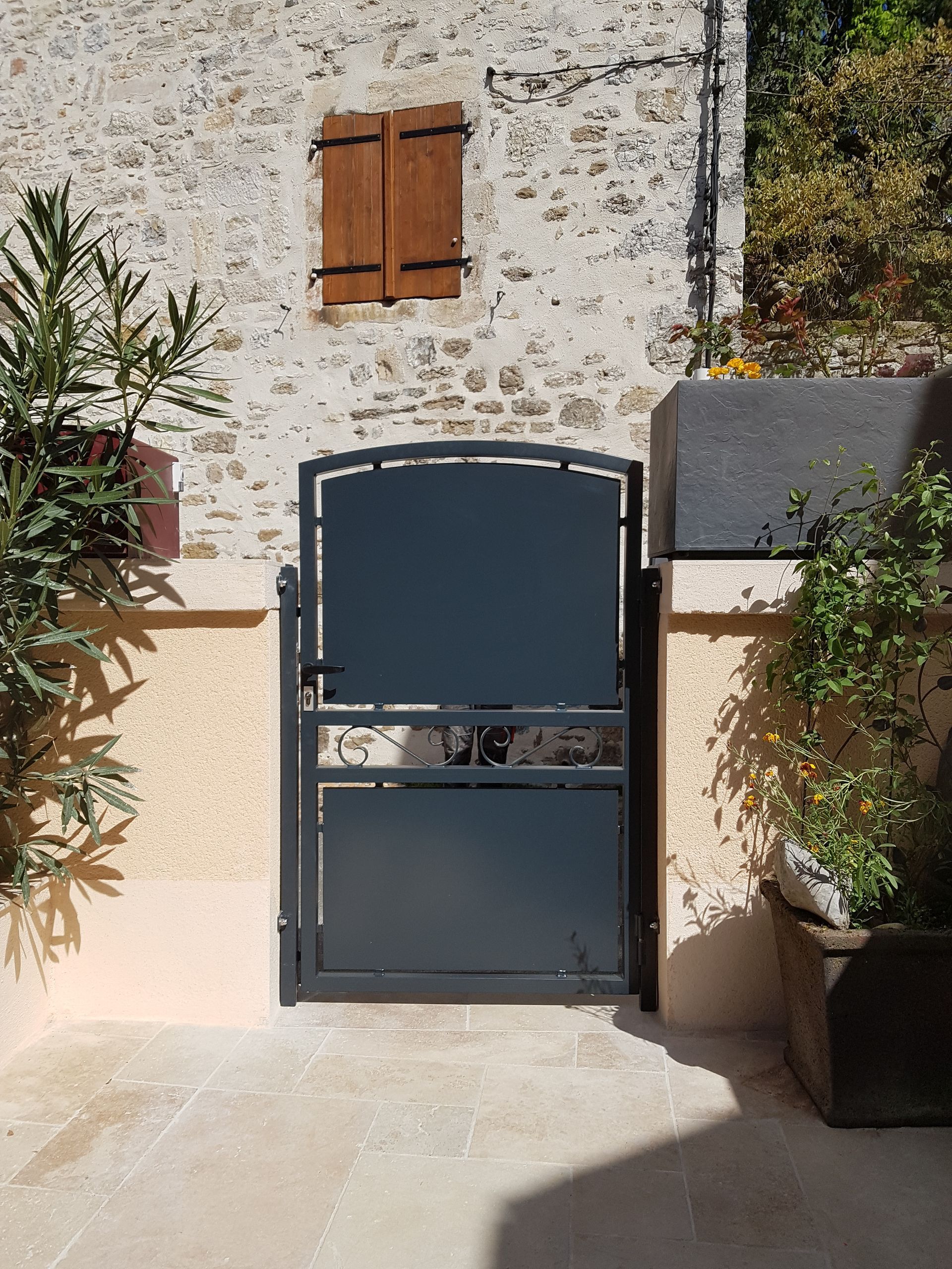 Petit porte en métal