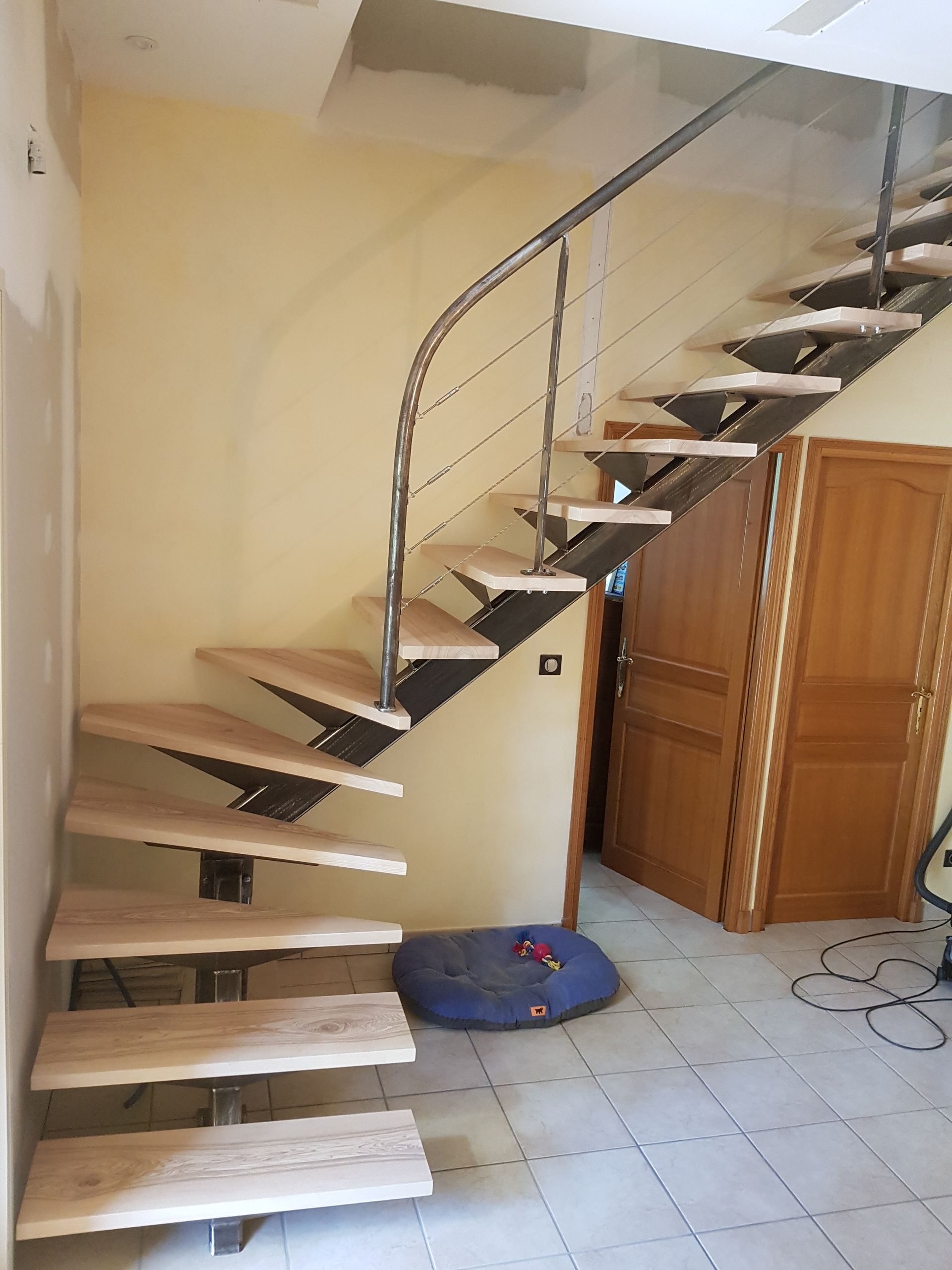Escalier intérieur en bois et métal