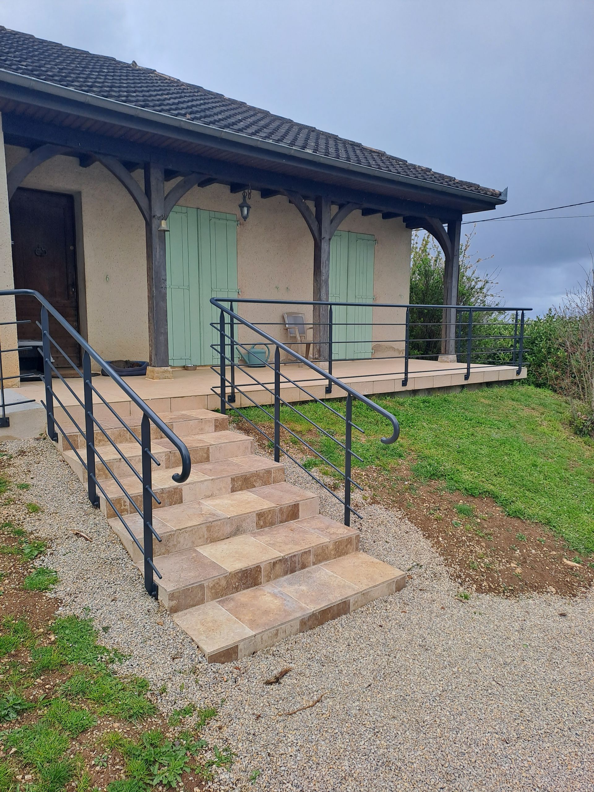 Garde-corps des 2 côtés d'un escalier