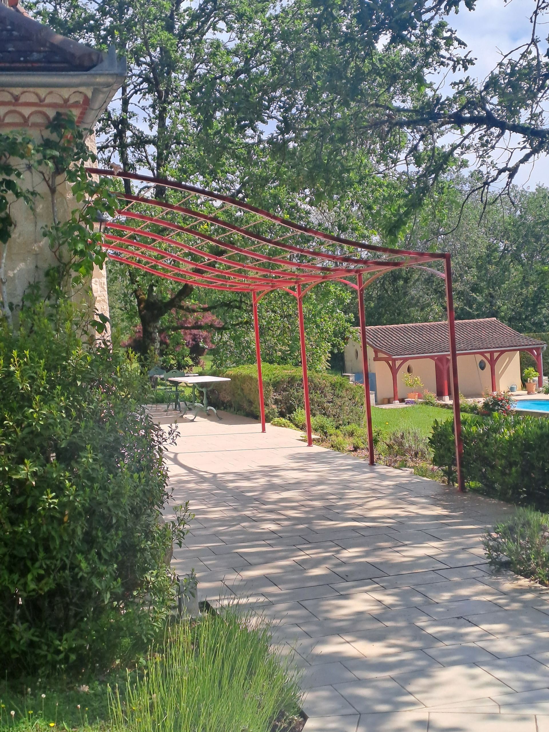 Pergolas courbée en métal