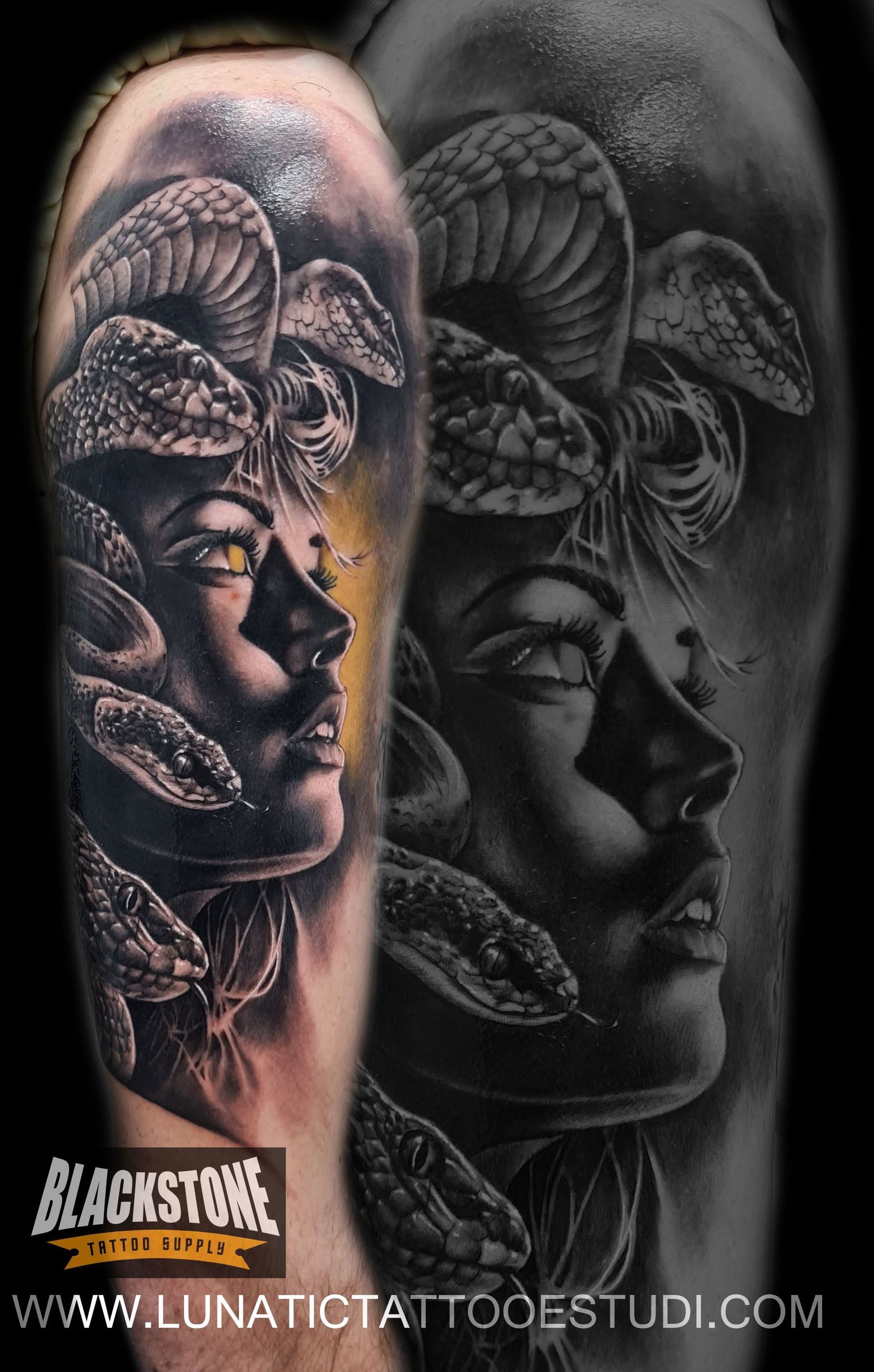 Tatuaje en blanco y negro de una figura de Medusa con cabello de serpiente, acentuado por un solo ojo amarillo brillante y un pequeño pájaro.