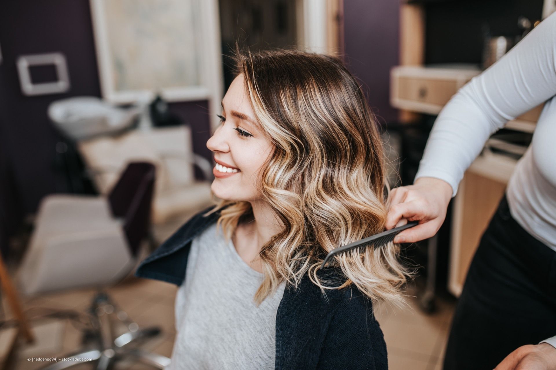 Frau beim Friseur