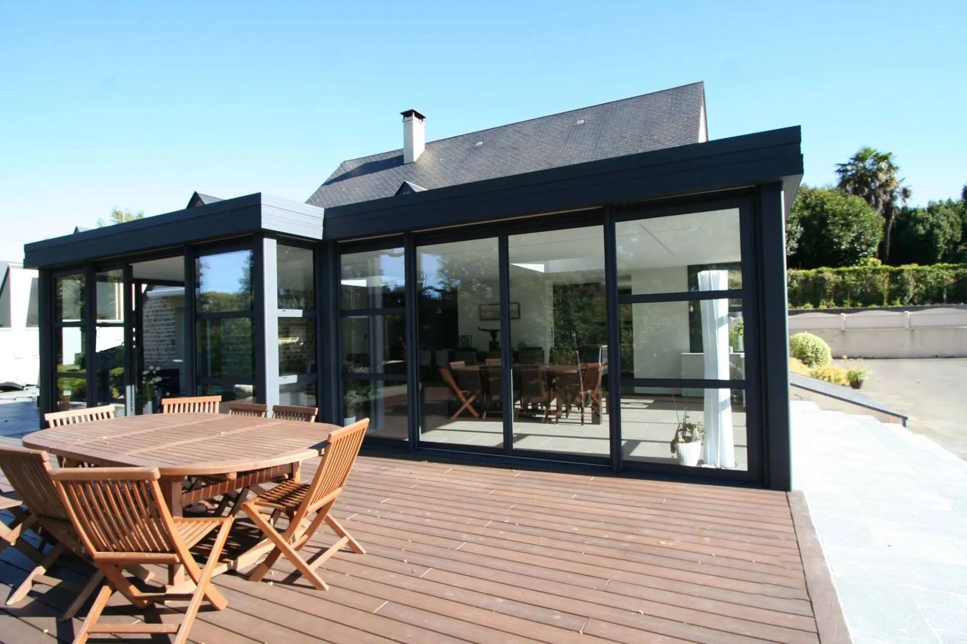 Véranda à toit plat réalisée par Saforge
