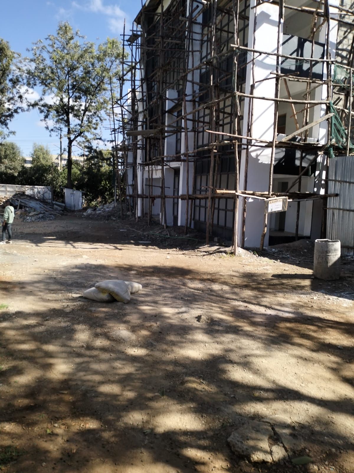 A large building is being built with scaffolding around it.