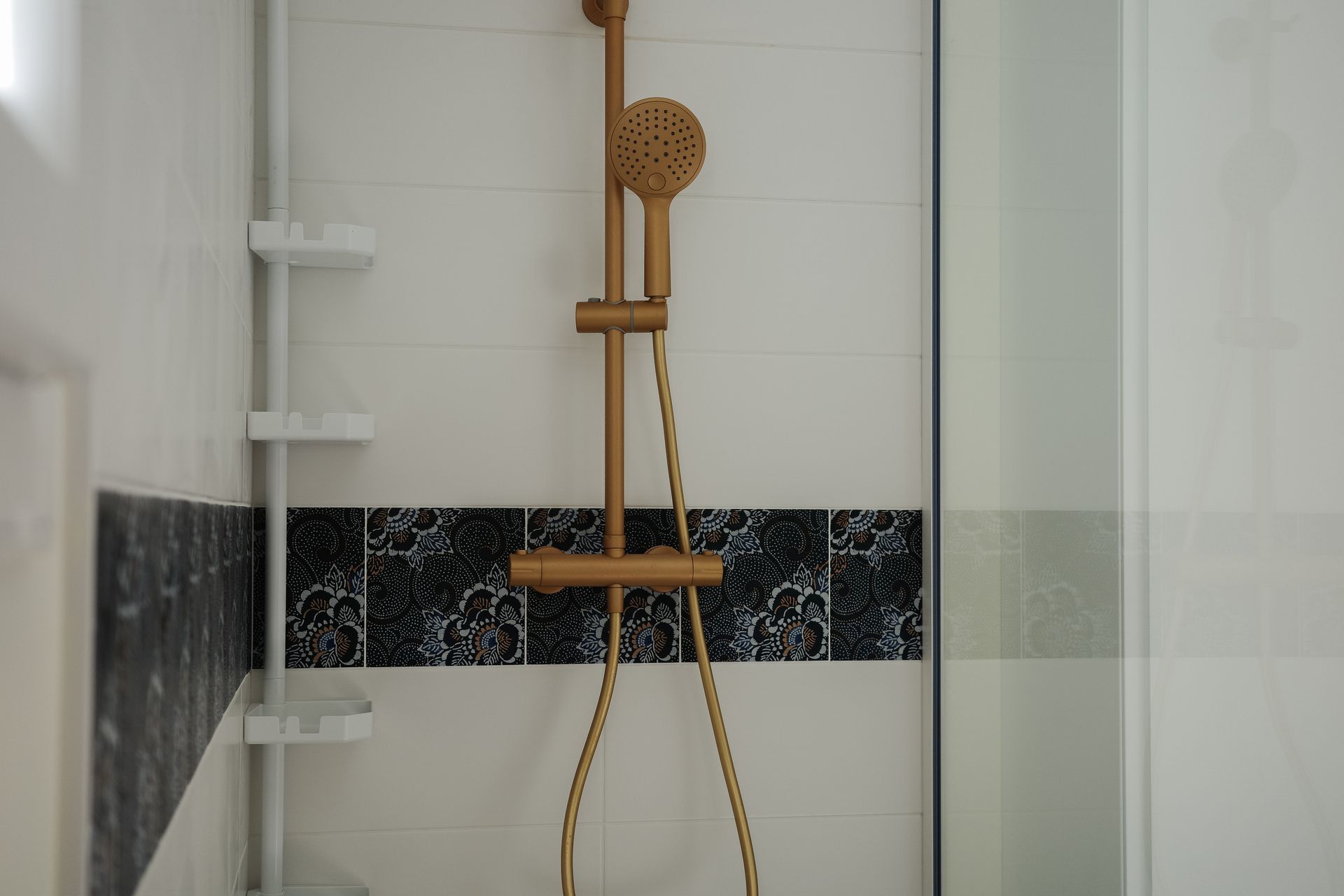 Pommeau de douche doré