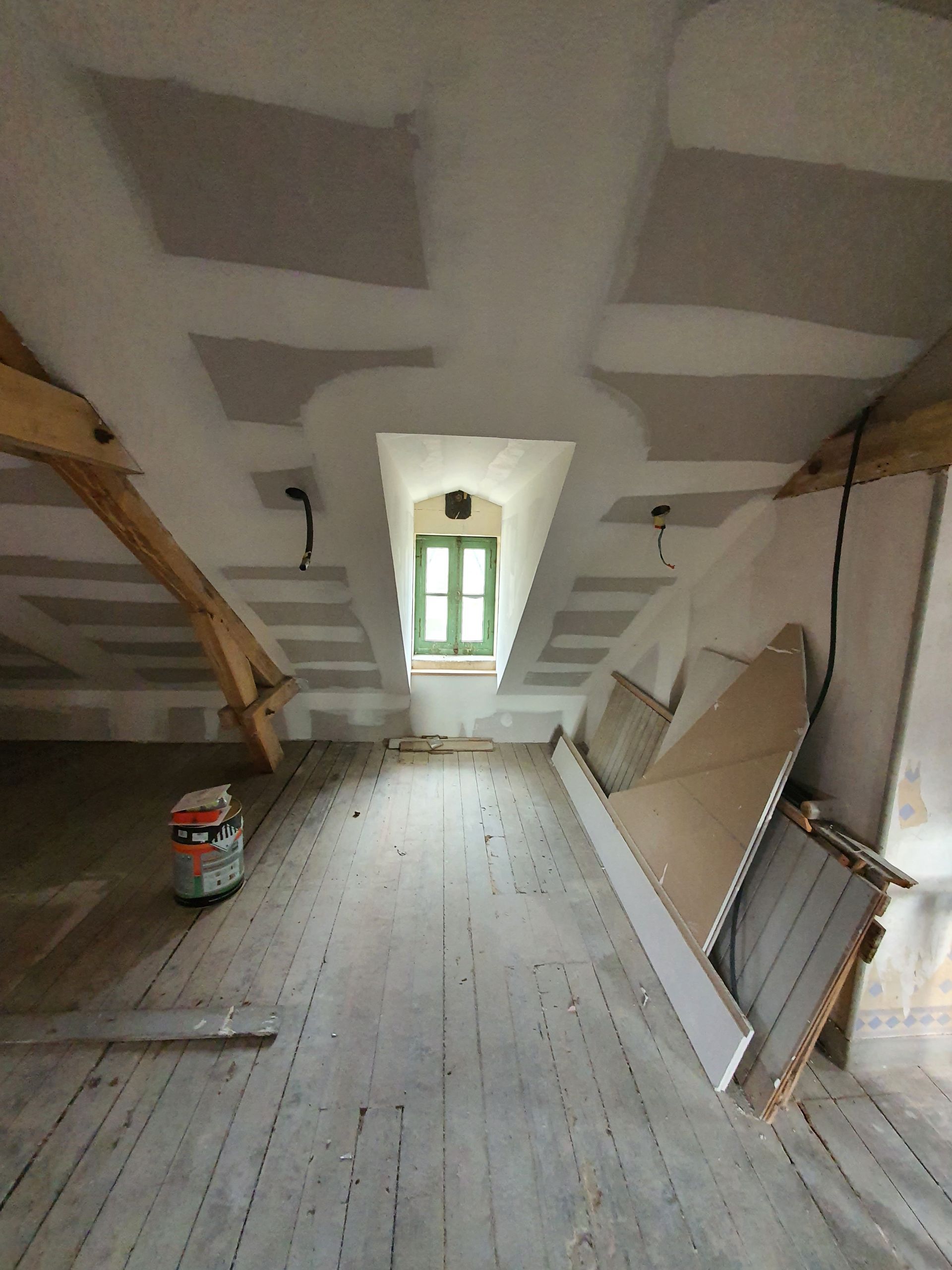 Travaux de plâtrerie dans les combles