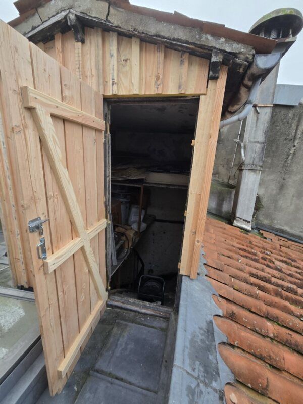 Porte d'un cabanon en bois