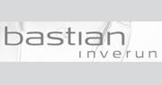 Logo: „Bastian Inverun“ in grauer Schrift auf unscharfem hellgrauem Hintergrund.