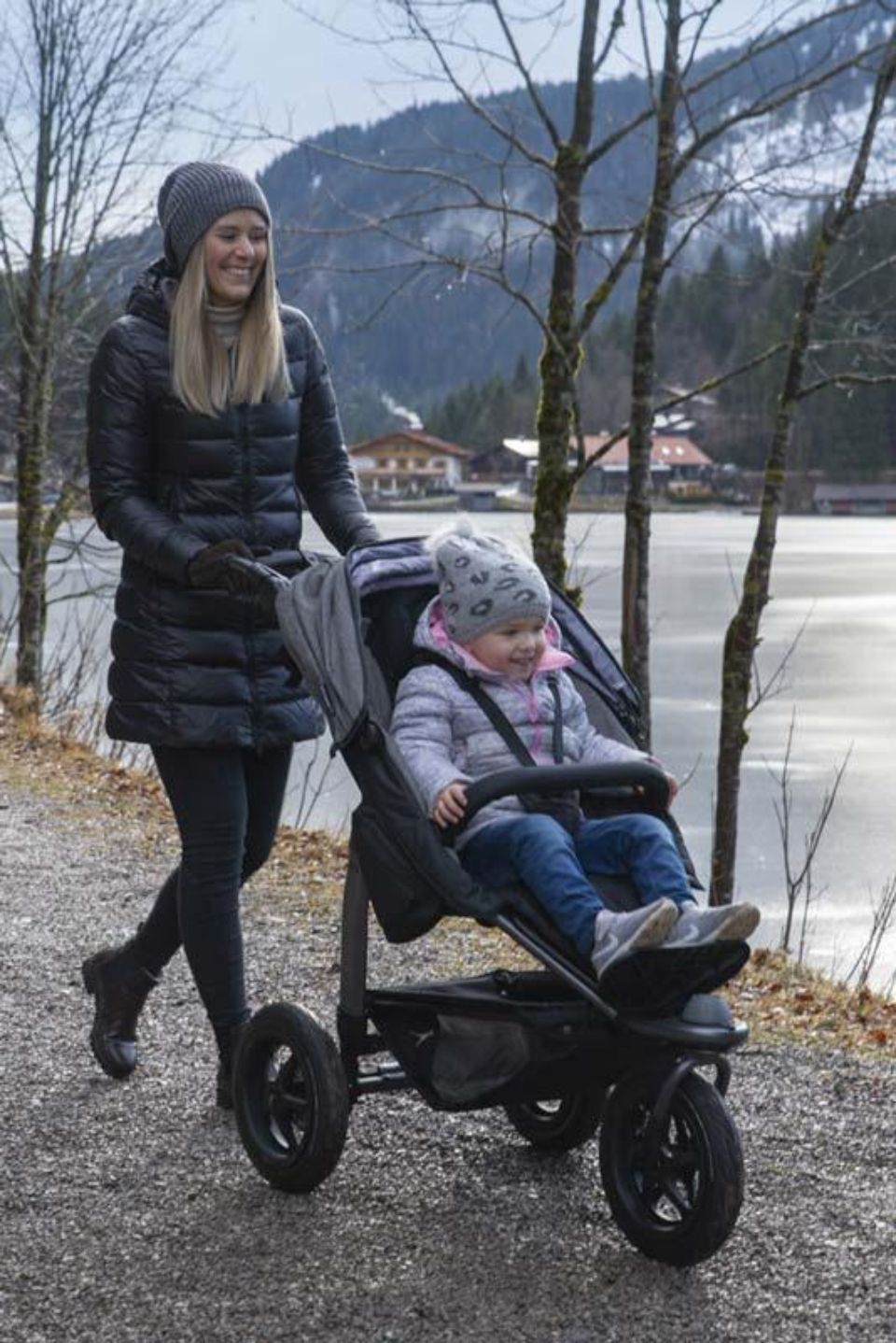 Frau mit Kinderwagen