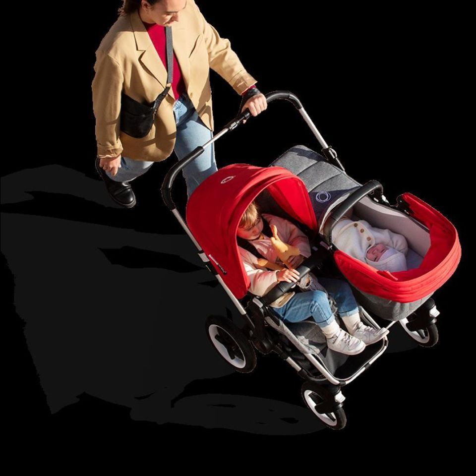Frau mit Kinderwagen
