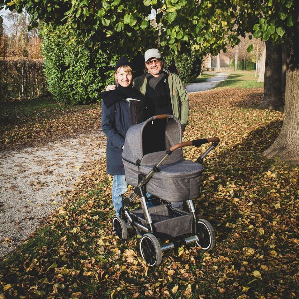 Eltern mit Kinderwagen