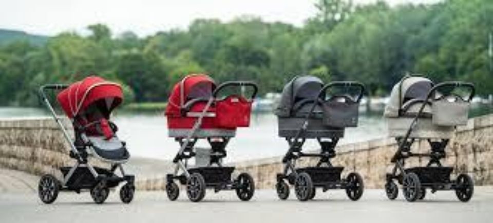 vier Kinderwagen