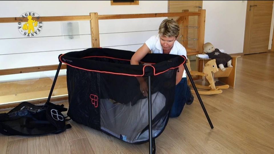 Kinderbett wird aufgebaut