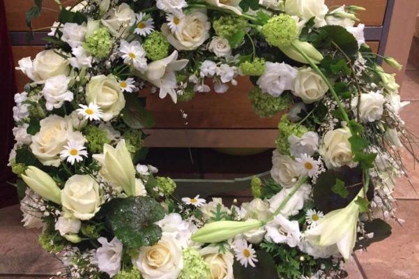 GrabstraußTrauerfloristik Blumenwelt Bauer