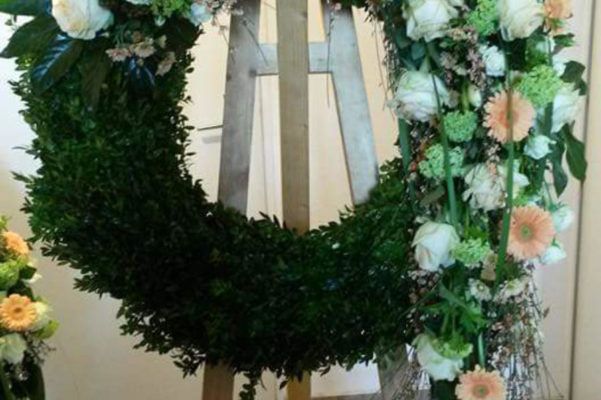 Grabstrauß Trauerfloristik Blumenwelt Bauer