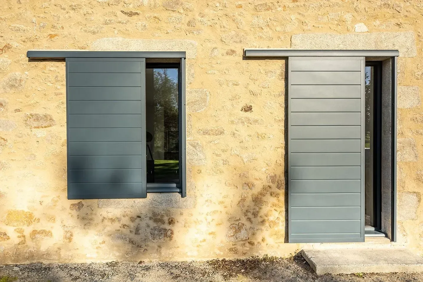 Volet coulissant avec lame en ouverture horizontal