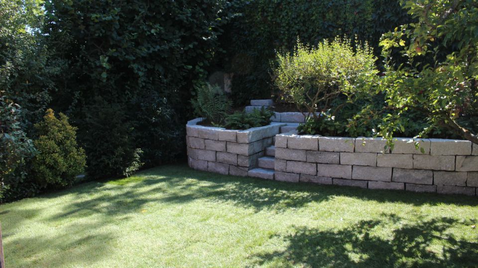 De Mattia Gartenbau – Garten mit Mauer