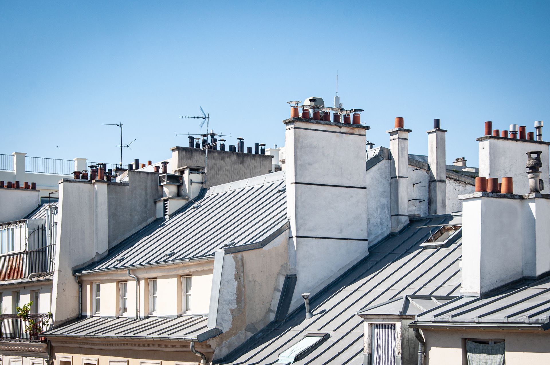 Cheminées sur les toits de Paris