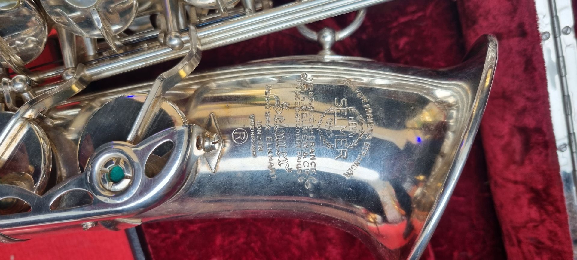 Saxophone en argent gravé des inscriptions « Dutch Boy » et « POLISH ».