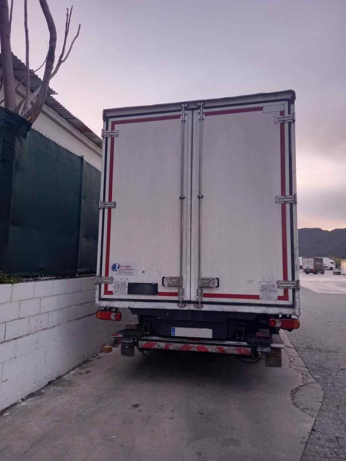 Cami&oacute;n caja cerrada 10 TN 03