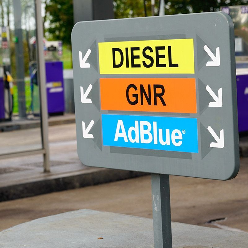 Panneau qui indique les différents carburants non routiers vendus