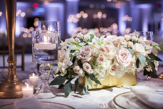 Bouquet de fleurs sur une table