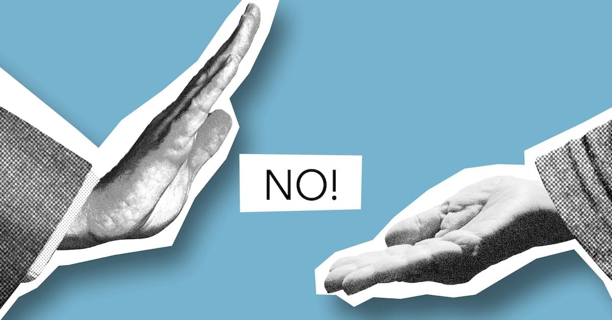 Zwei Hände zeigen Ablehnung mit NO!