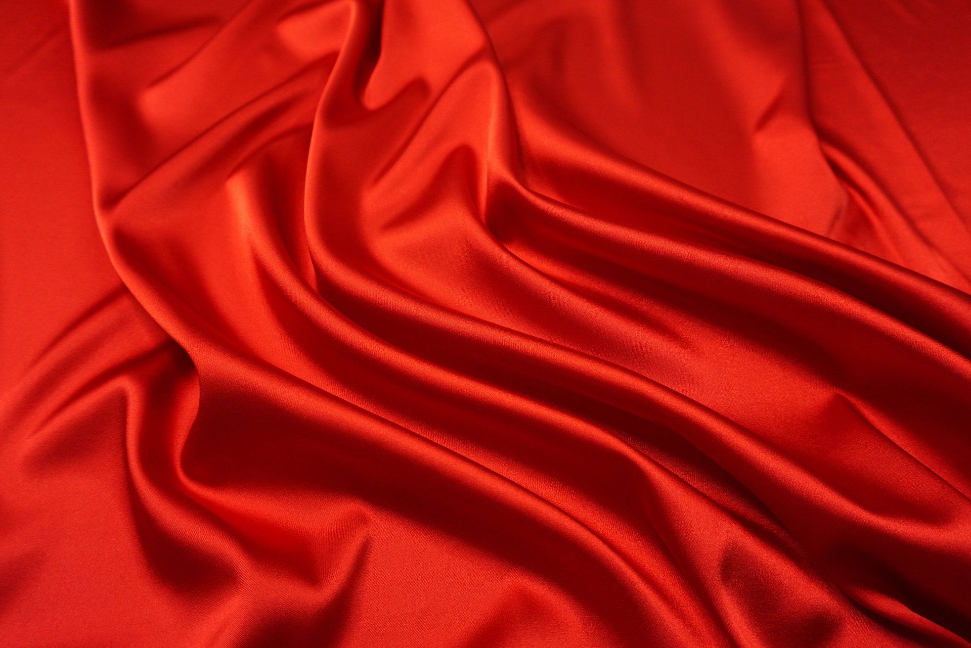 Tissu rouge métallisé très soyeux