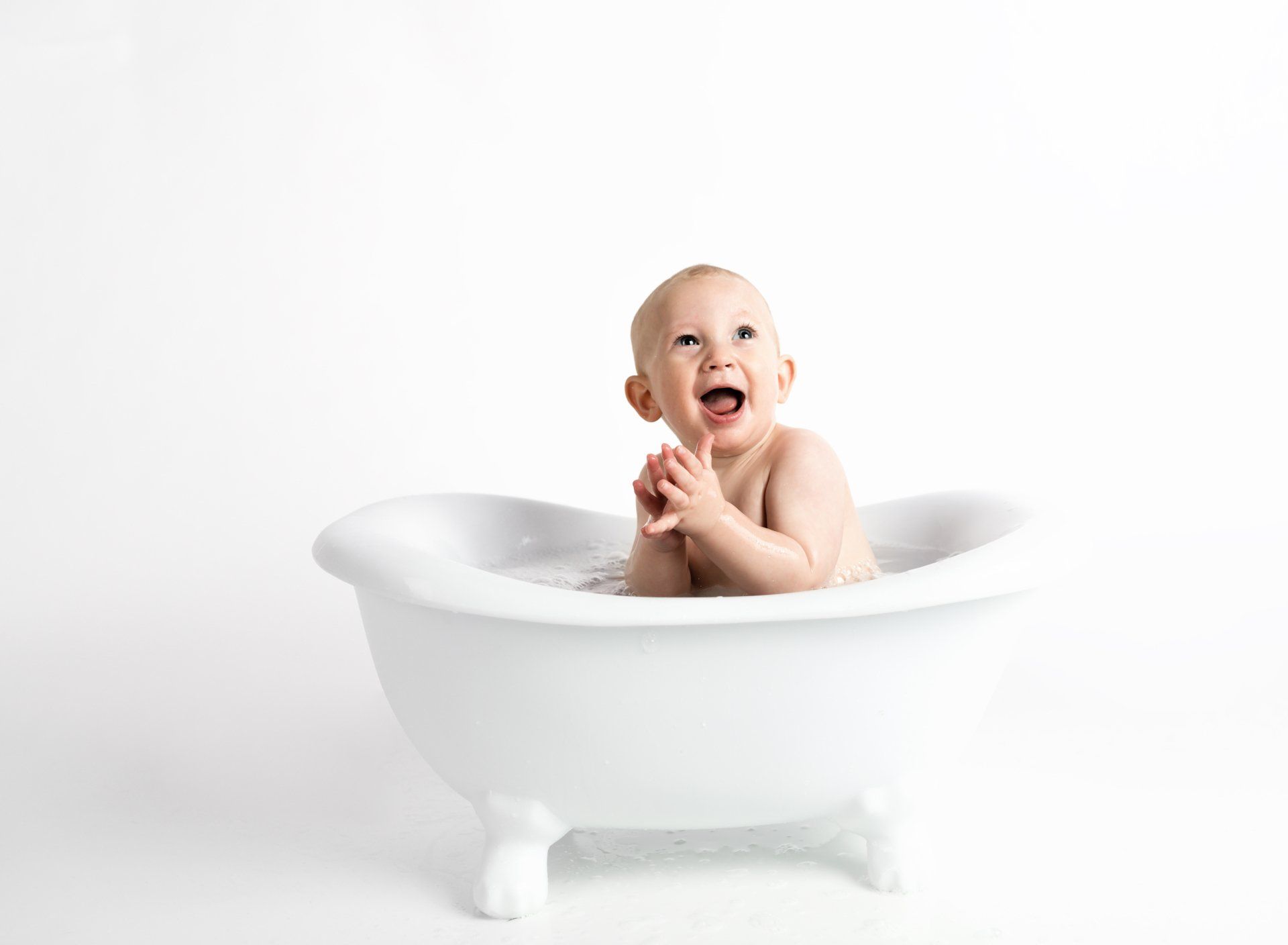 Bébé dans un bain