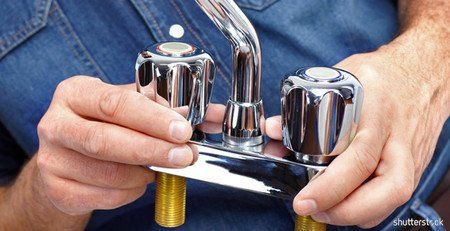 Installation d'un mitigeur de robinet