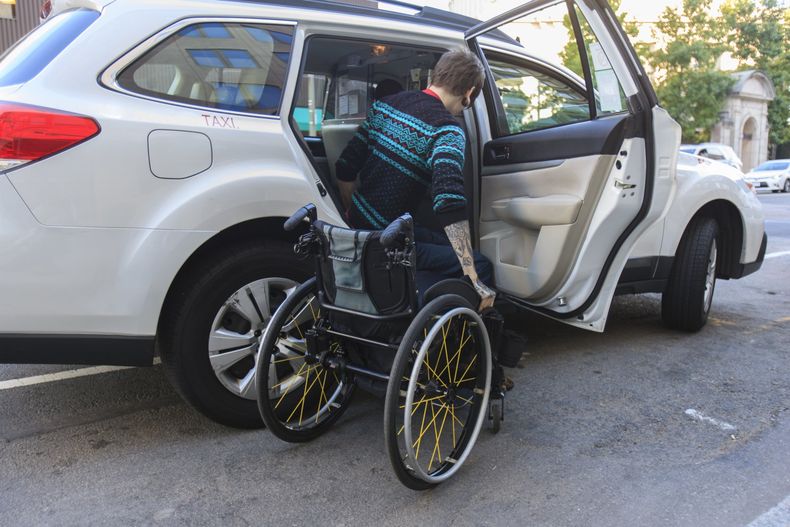 taxi accessible en fauteuil roulant