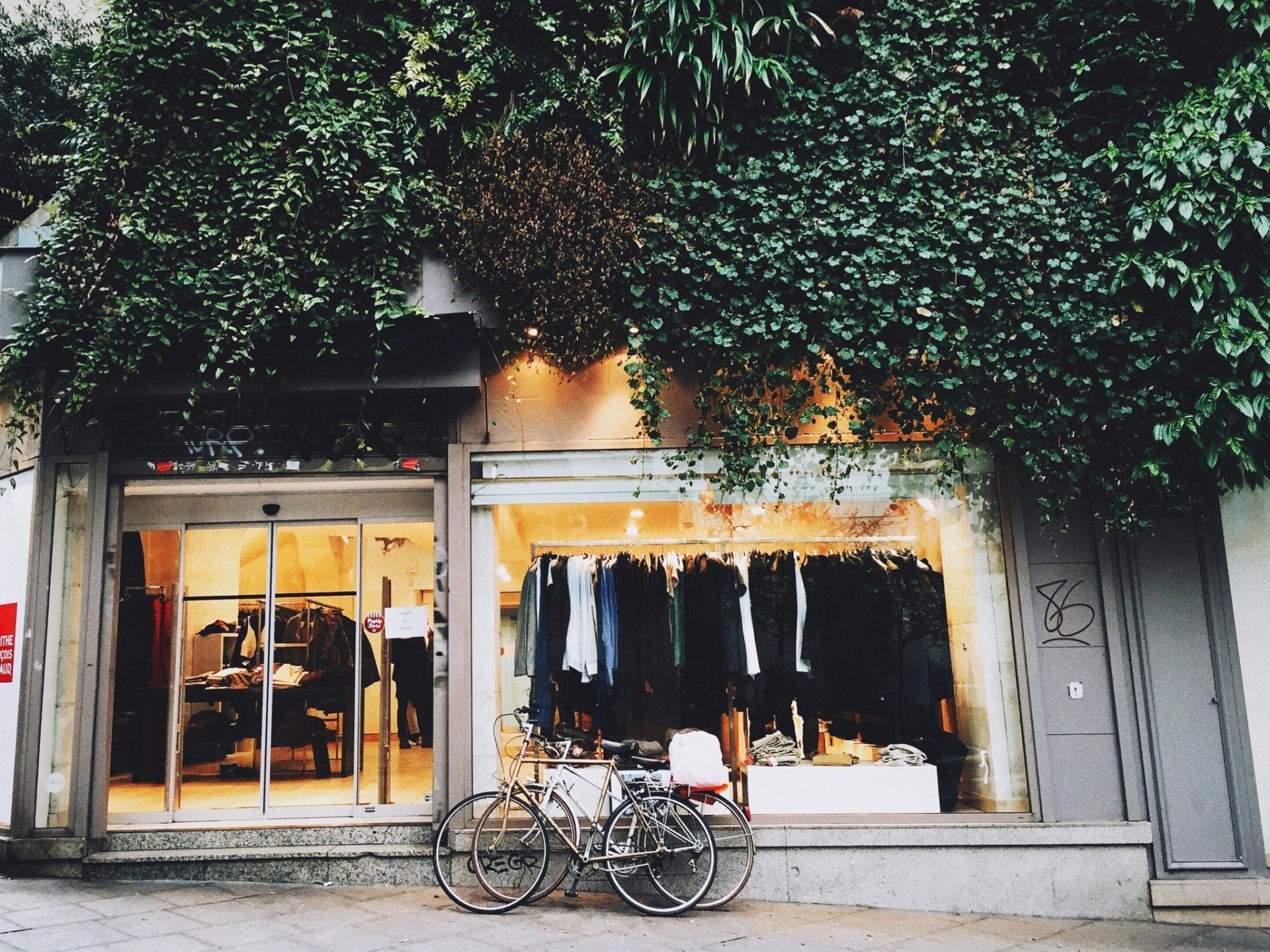 Vitrine boutique de vêtements