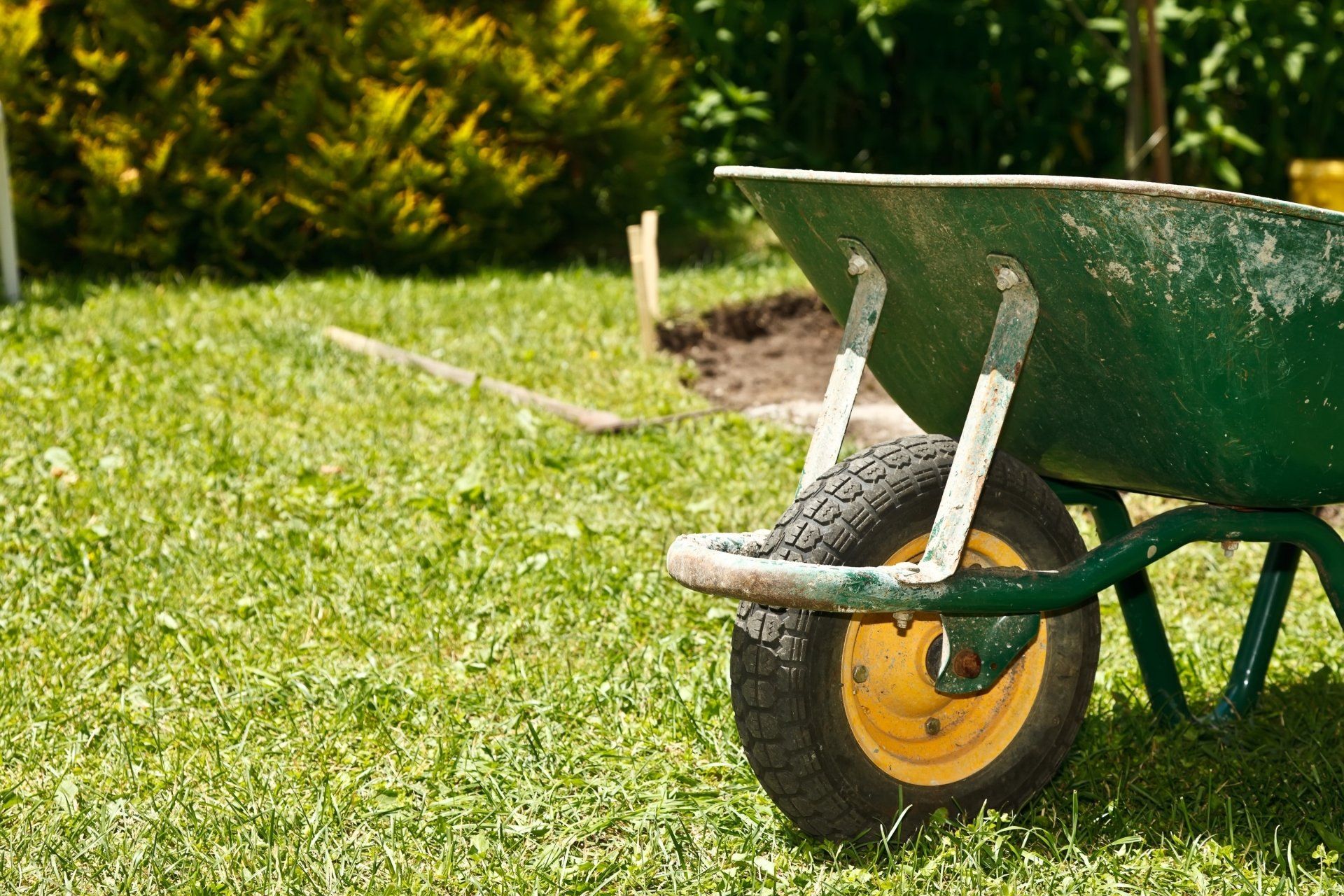 Brouette et espace vert