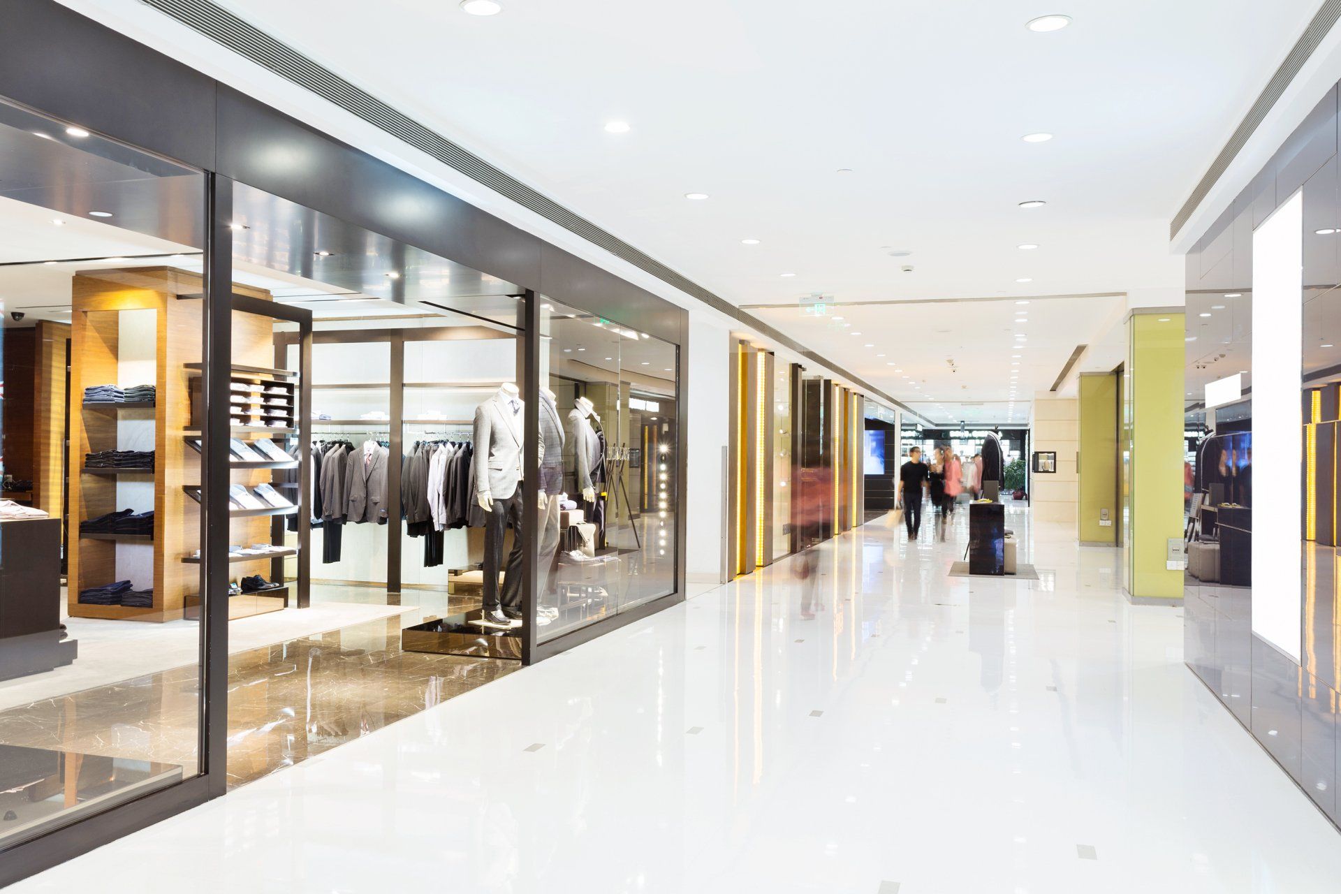 Vitrines dans galerie marchande