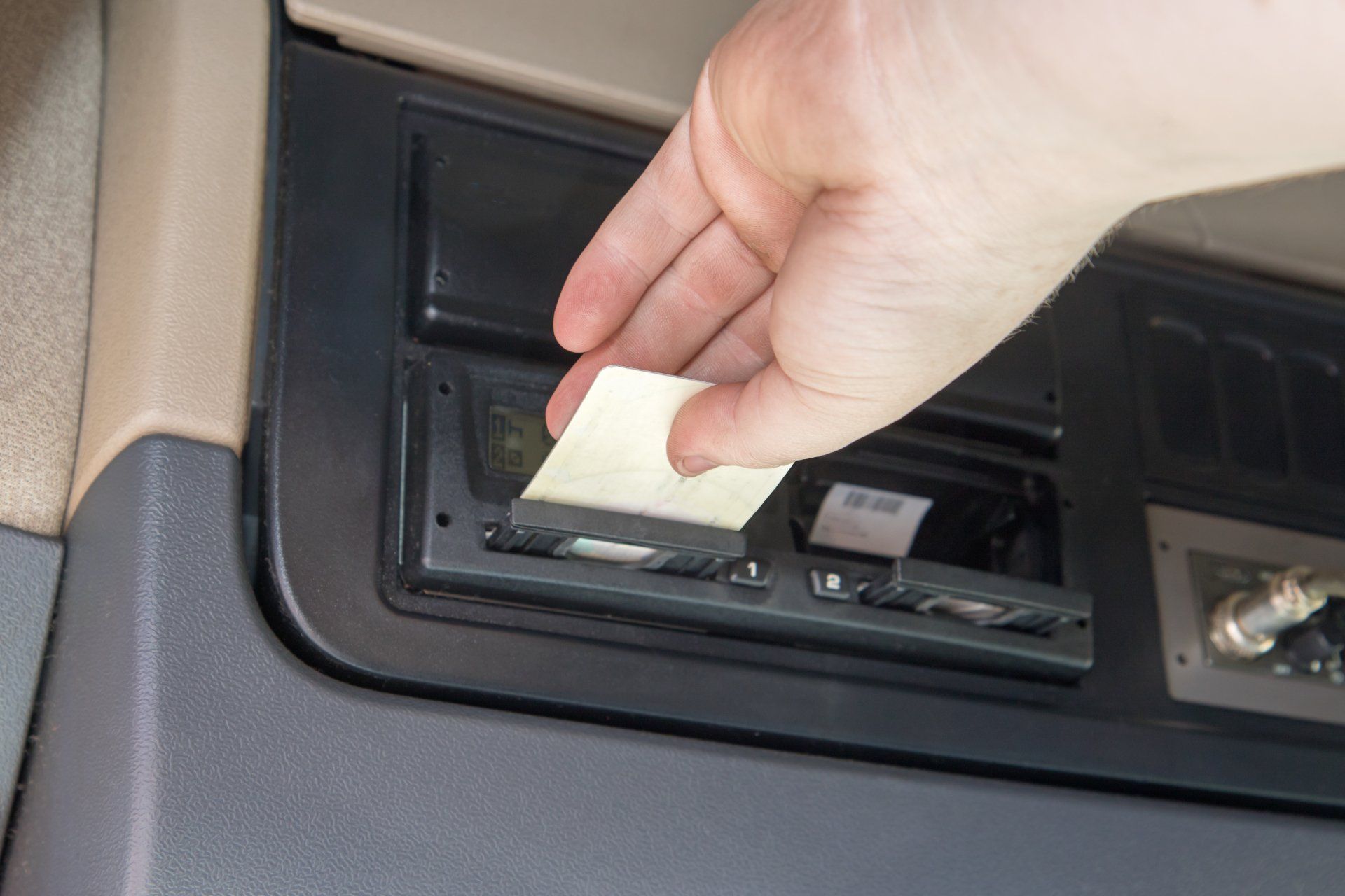 Ticket qui sort de l'électronique