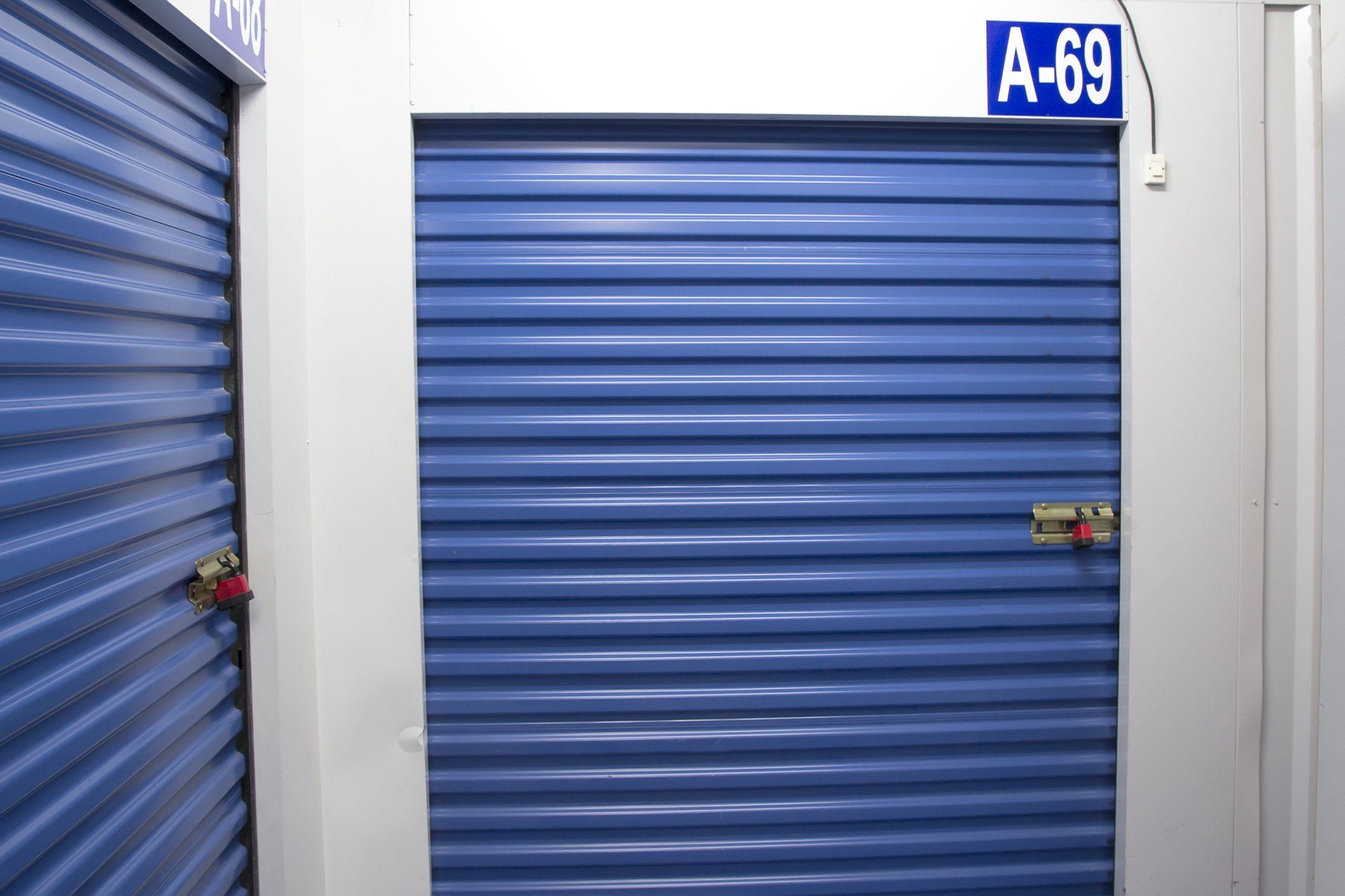 Rideau métallique bleu