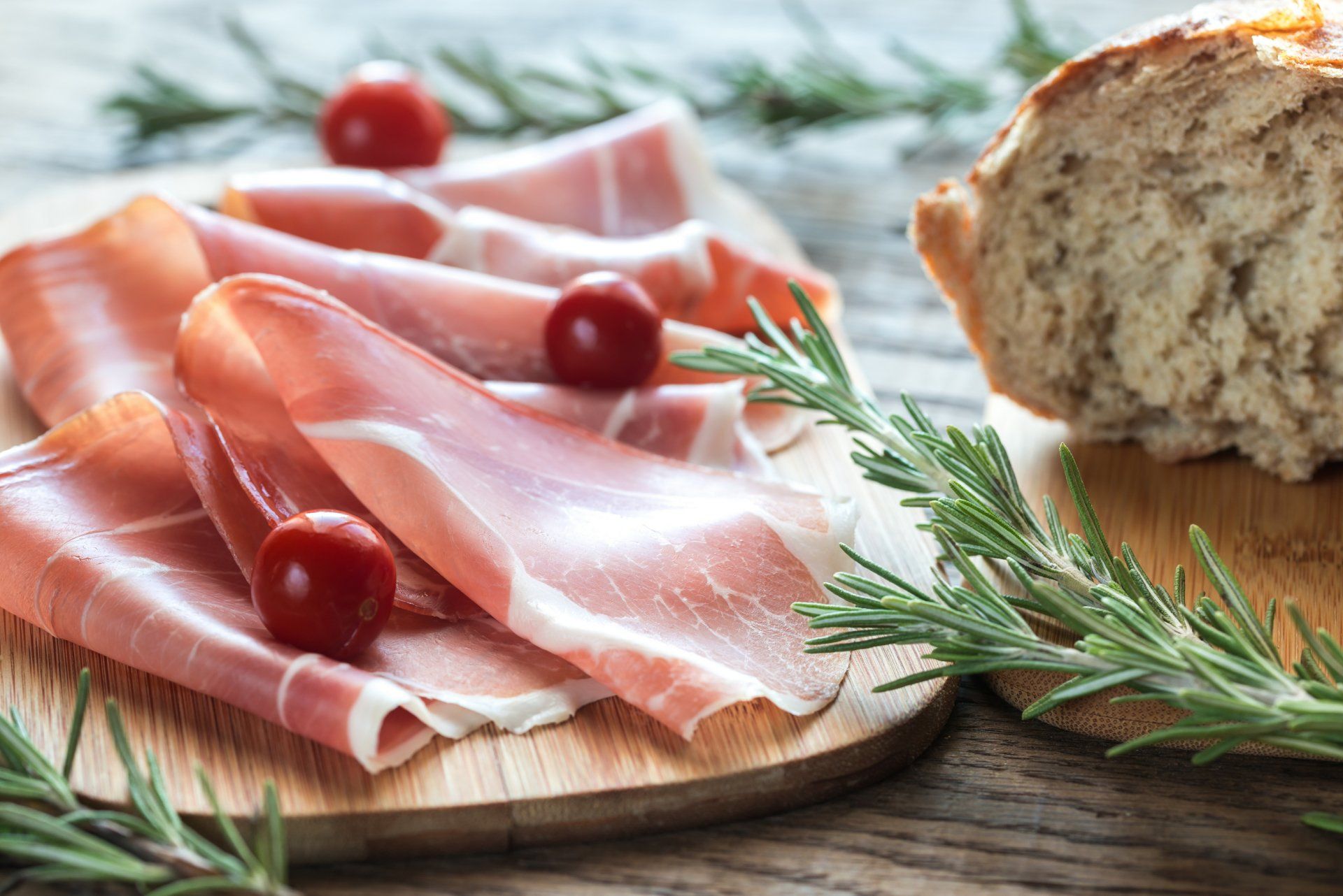 Tranches de jambon et tomates cerises