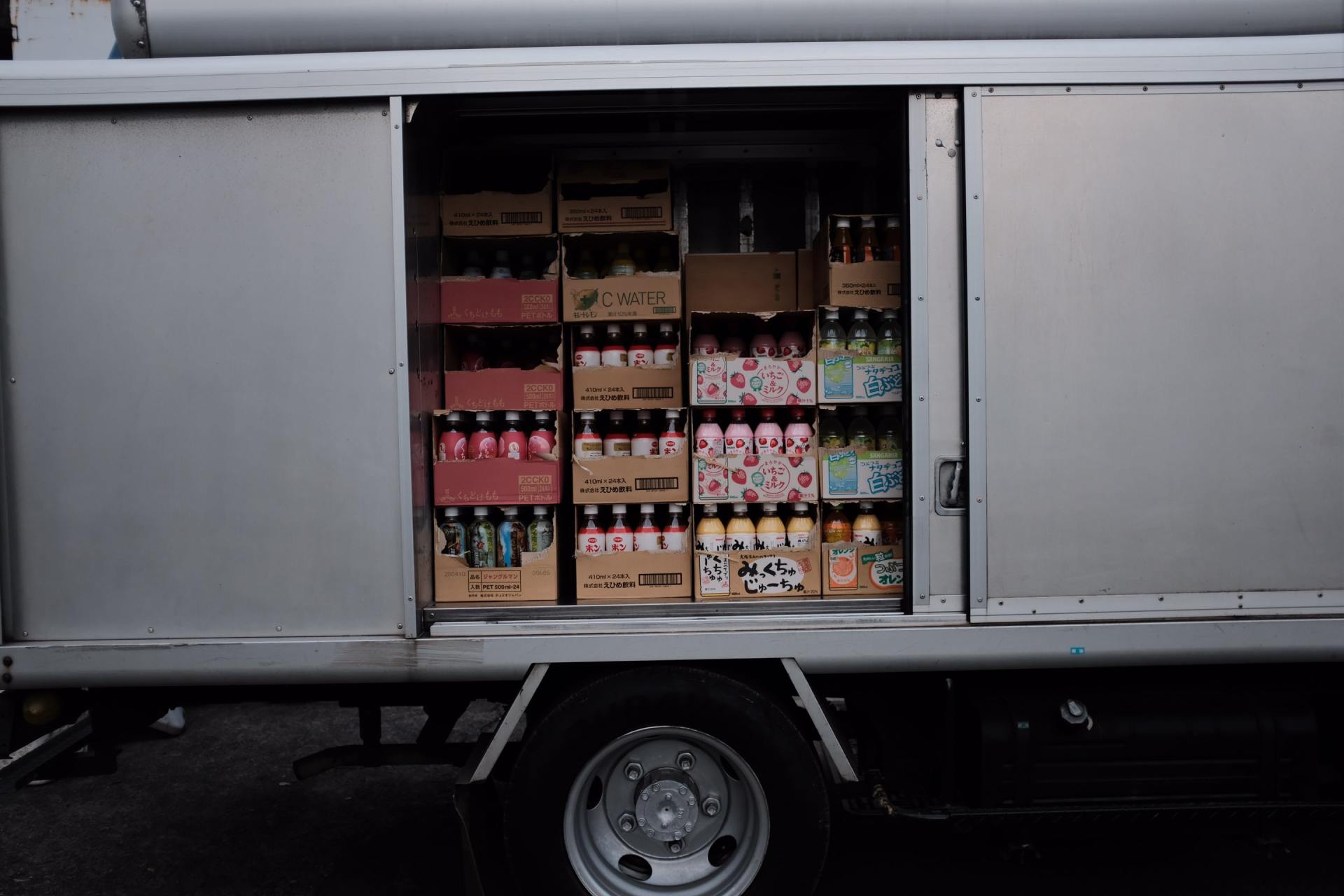 Véhicule frigorifique avec chargement de boissons